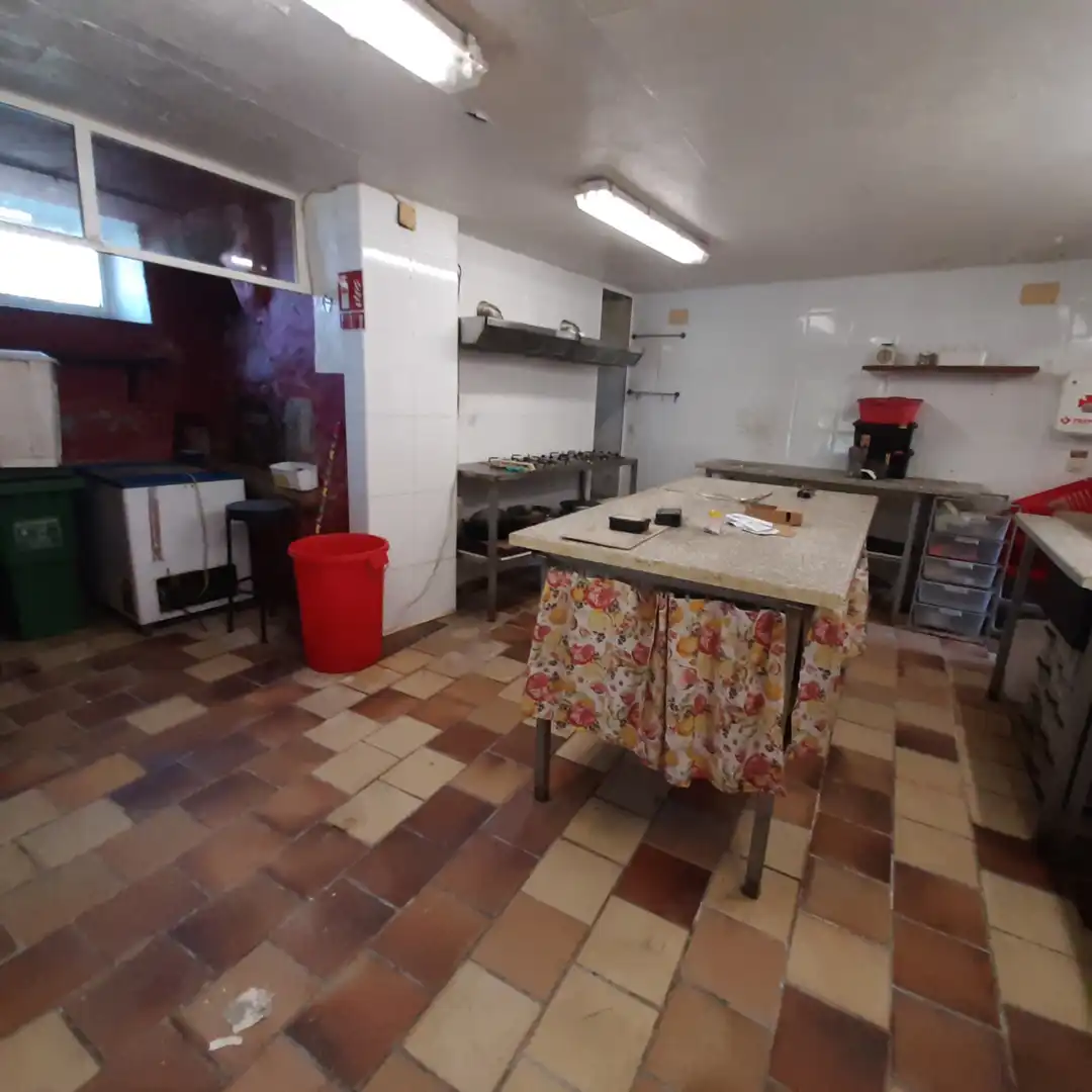 Cuina de Casa o xalet en venda en Mañón amb Jardí privat, Terrassa i Moblat