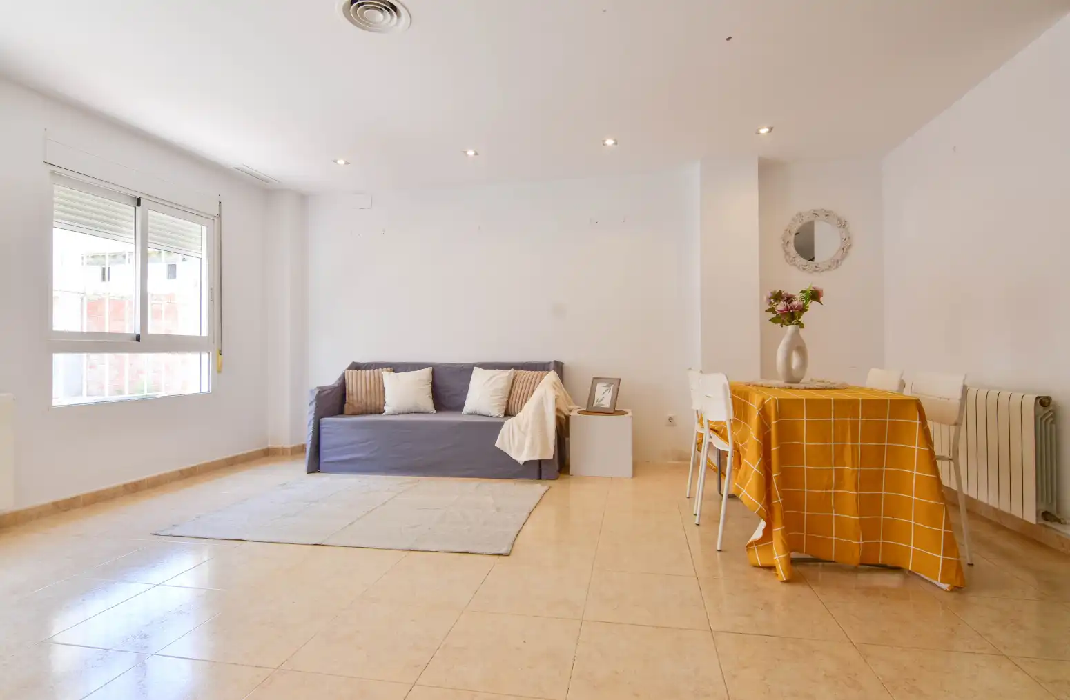Living room of Detached homes for sale in Emperador  with Heating, Terrace and Balcony
