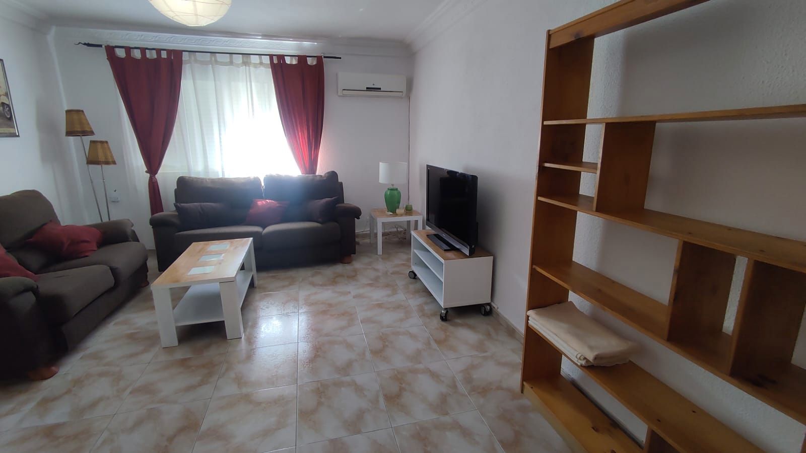 Living room of Flat for sale in  Sevilla Capital  with Storage room and Furnished