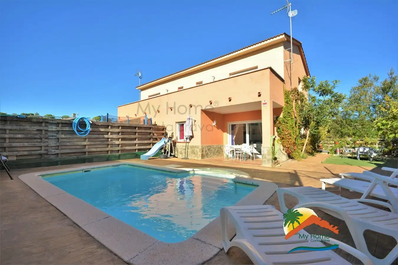 Maison mitoyenne avec piscine à vendre à Aiguaviva Parc