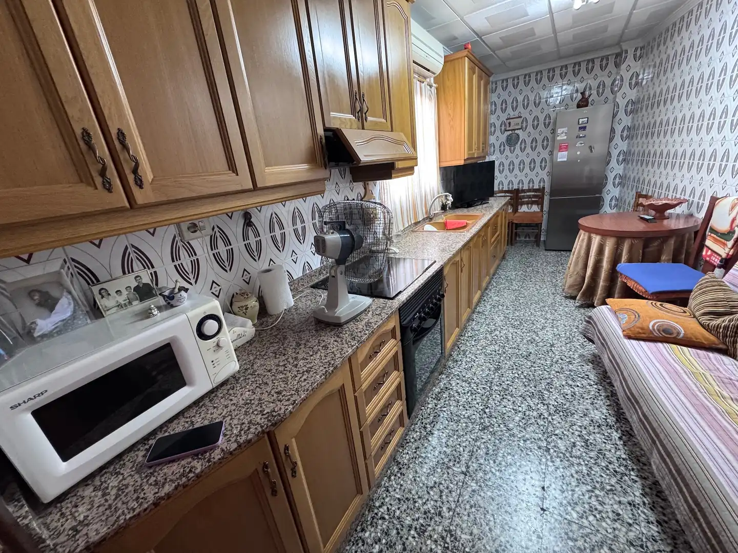 Cuina de Casa adosada en venda en Villena amb Aire condicionat, Terrassa i Balcó