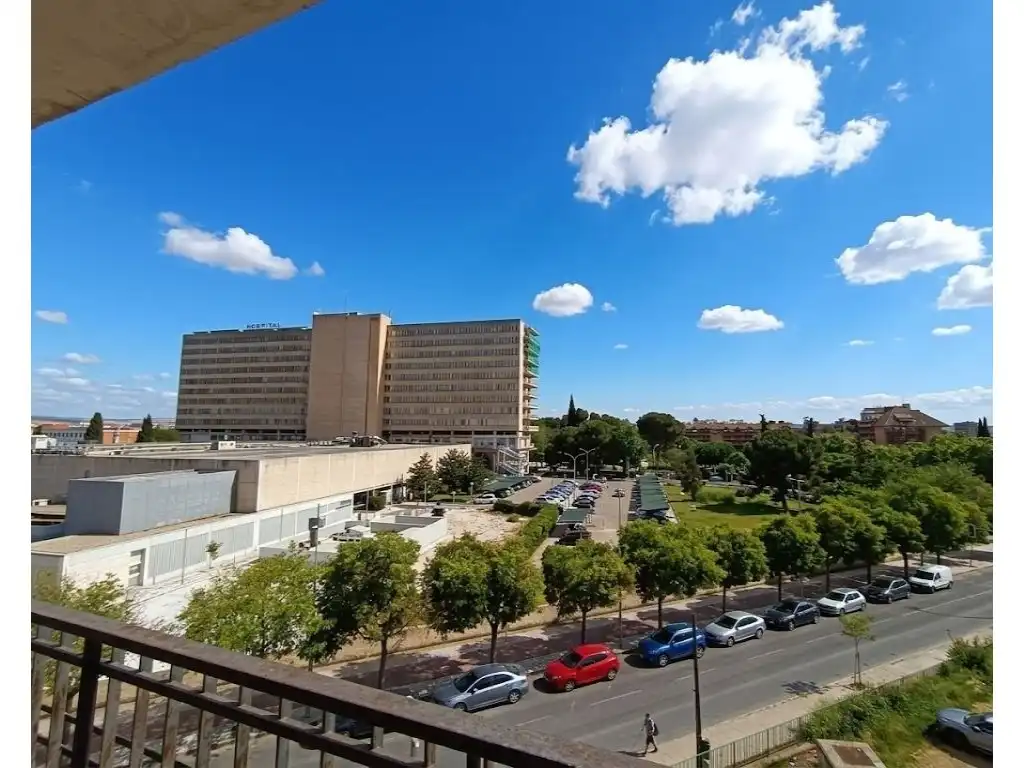 Außenansicht von Wohnung zur Miete in Córdoba mit Terrasse