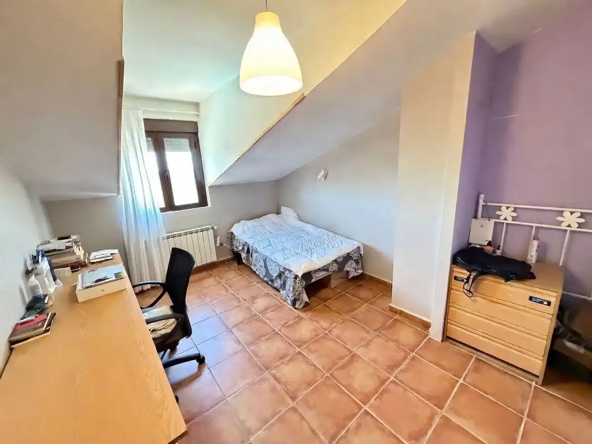 Habitación de Casa o chalet en venta en Chiloeches con Aire acondicionado, Calefacción y Jardín privado