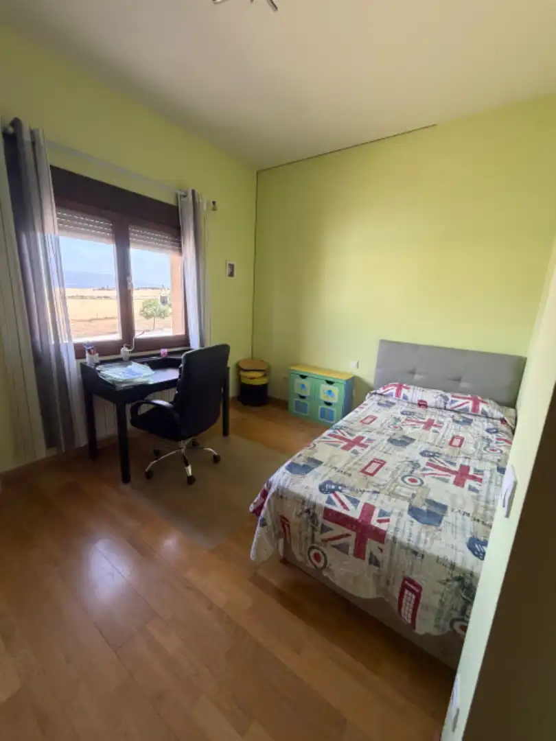 Habitación de Casa adosada en venta en Valverde del Majano con Calefacción, Jardín privado y Horno