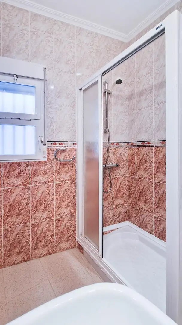 Baño de Casa o chalet en venta en Cheles con Terraza, Trastero y Balcón