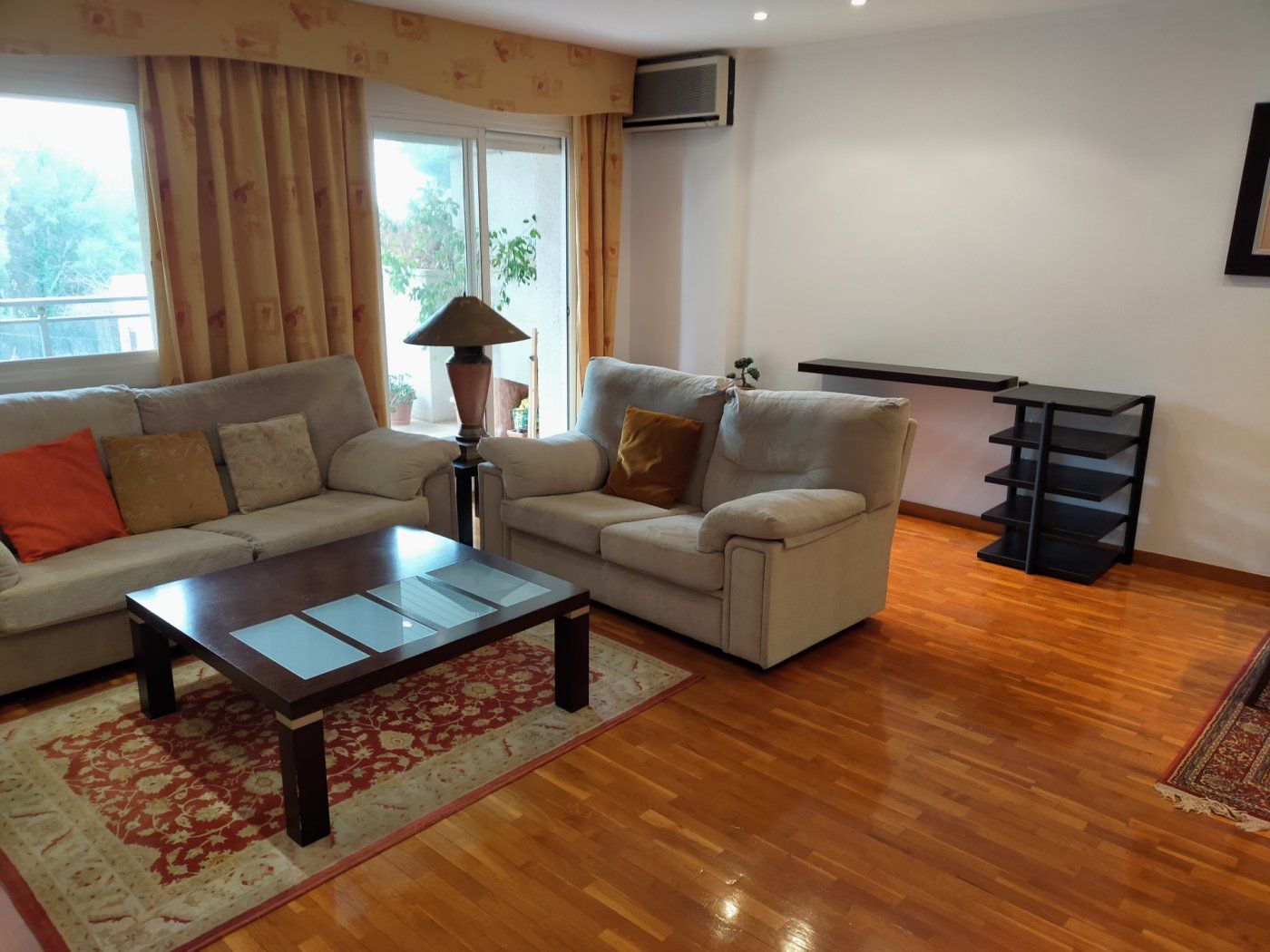 Living room of Apartment to rent in Castelldefels  with Heating, Parquet flooring and Storage room