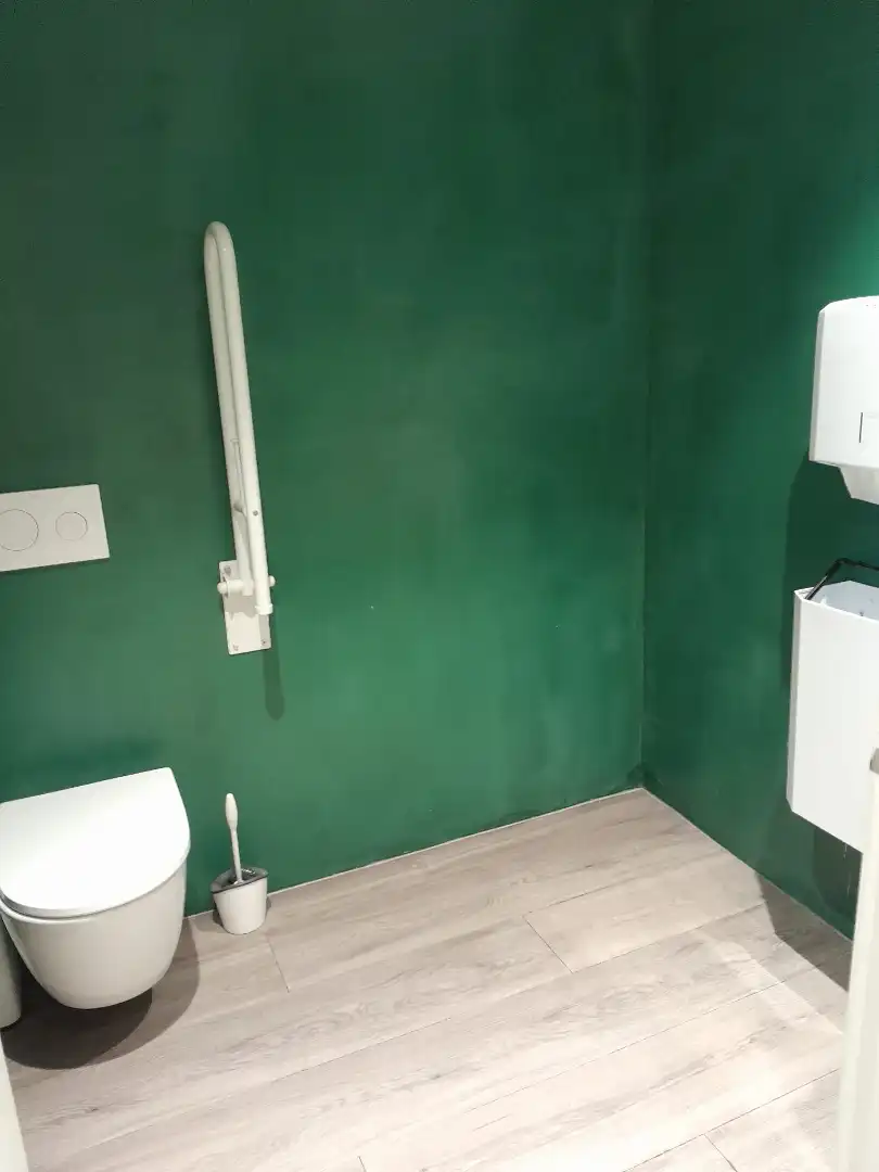 Baño de Local en traspaso en Vic con Aire acondicionado, Calefacción y Amueblado
