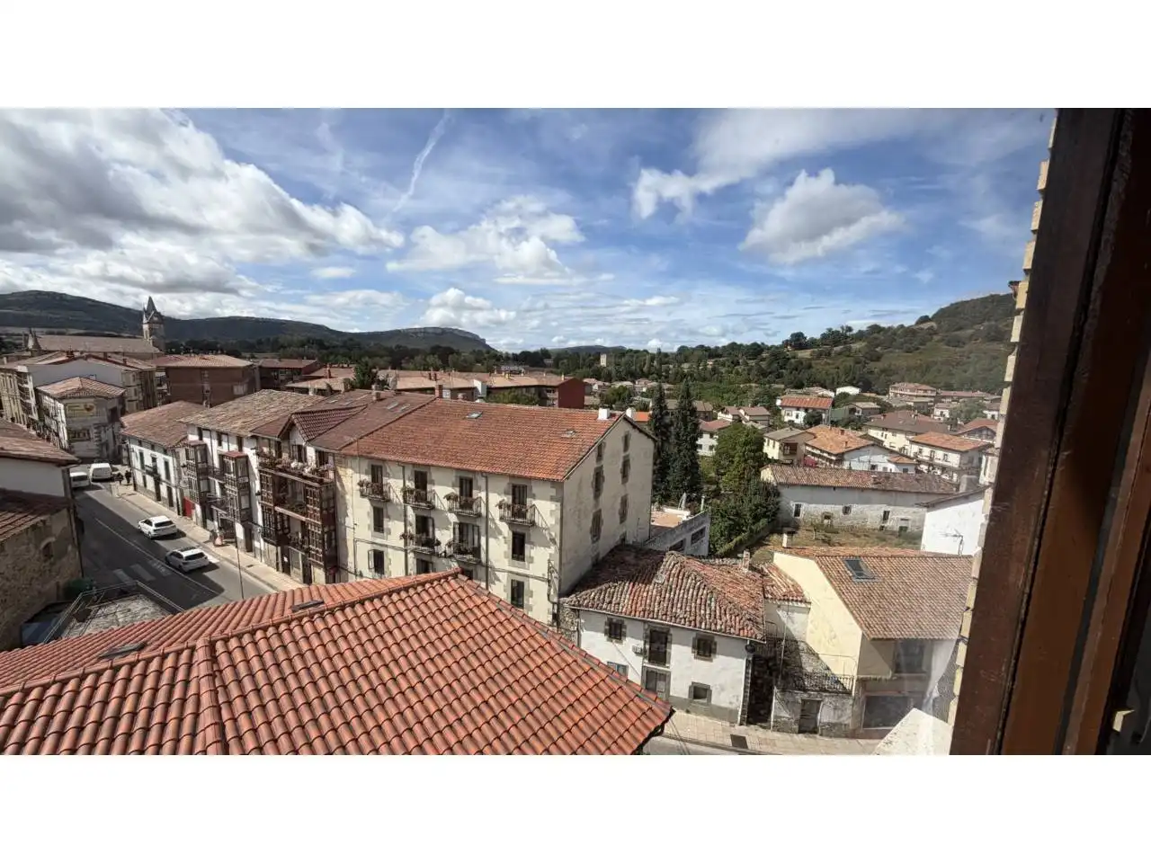 Vista exterior de Piso en venta en Espinosa de los Monteros con Calefacción y Amueblado