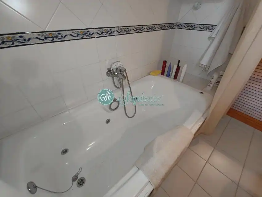 Baño de Casa o chalet en venta en Palazuelos de Eresma con Calefacción, Terraza y Amueblado