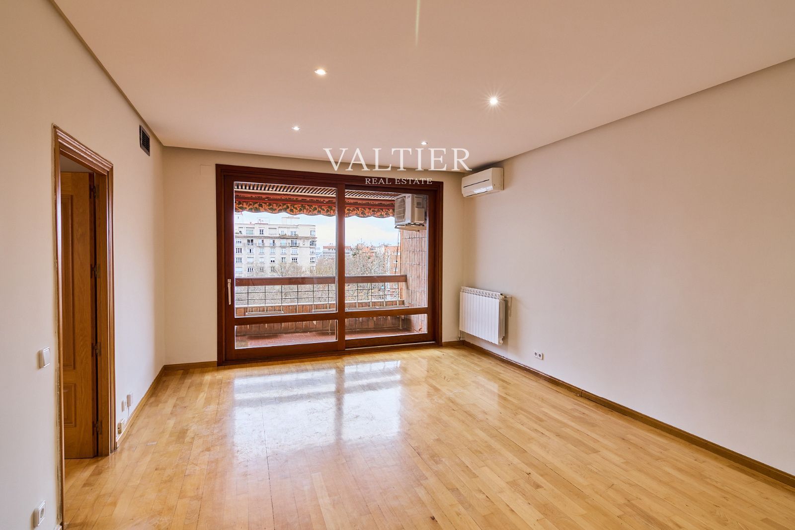 Schlafzimmer von Wohnung zur Miete in  Madrid Capital mit Klimaanlage, Terrasse und Abstellraum