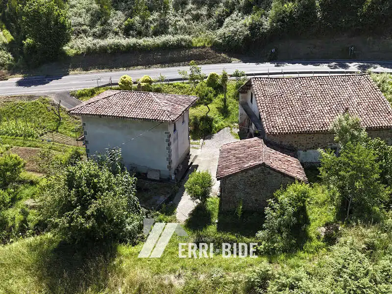 Außenansicht von Country house zum Verkauf in Mungia mit Privatgarten, Abstellraum und Balkon