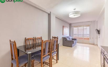 Living room of Flat for sale in  Granada Capital  with Terrace and Balcony