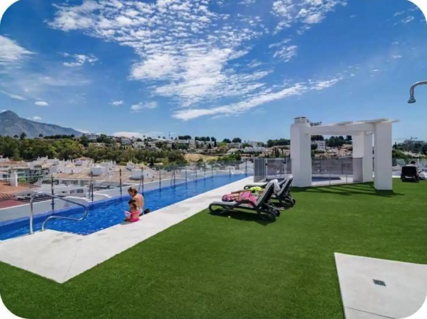 Mini appartamento con piscina in vendita a Nueva Andalucía, imagen 2