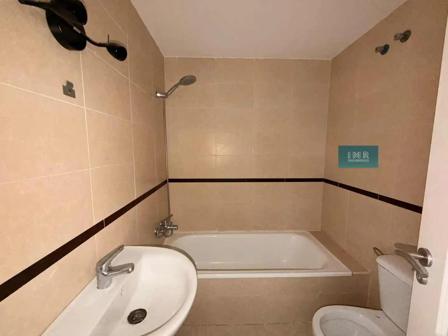 Baño de Piso en venta en Camas con Piscina comunitaria