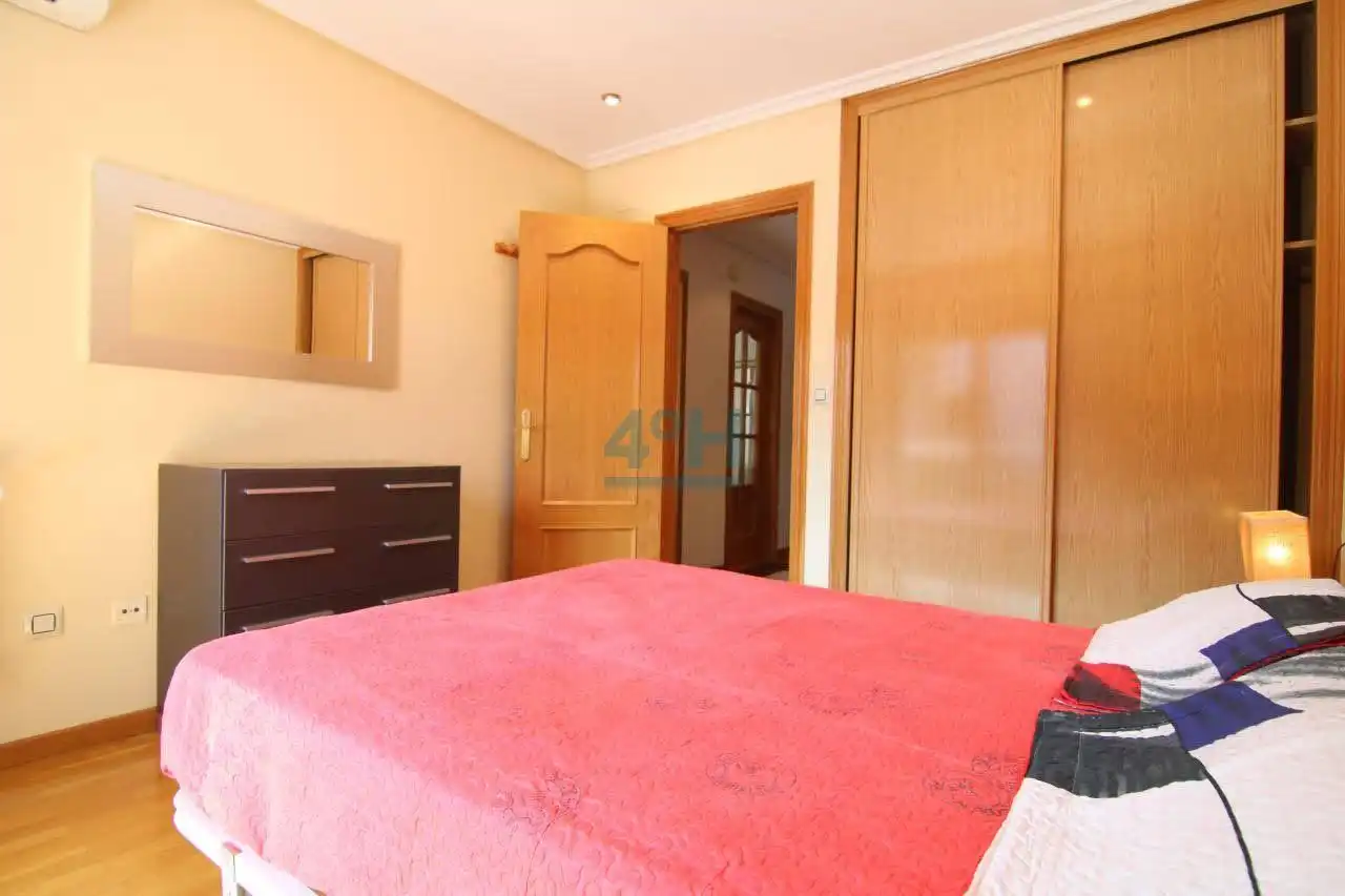Bedroom of Study for rent in Ourense Capital   with Air Conditioner, Heating and Parquet flooring