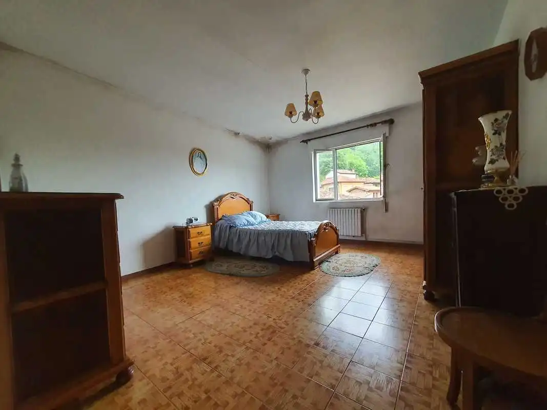 Dormitori de Casa o xalet en venda en Llanes amb Calefacció i Jardí privat