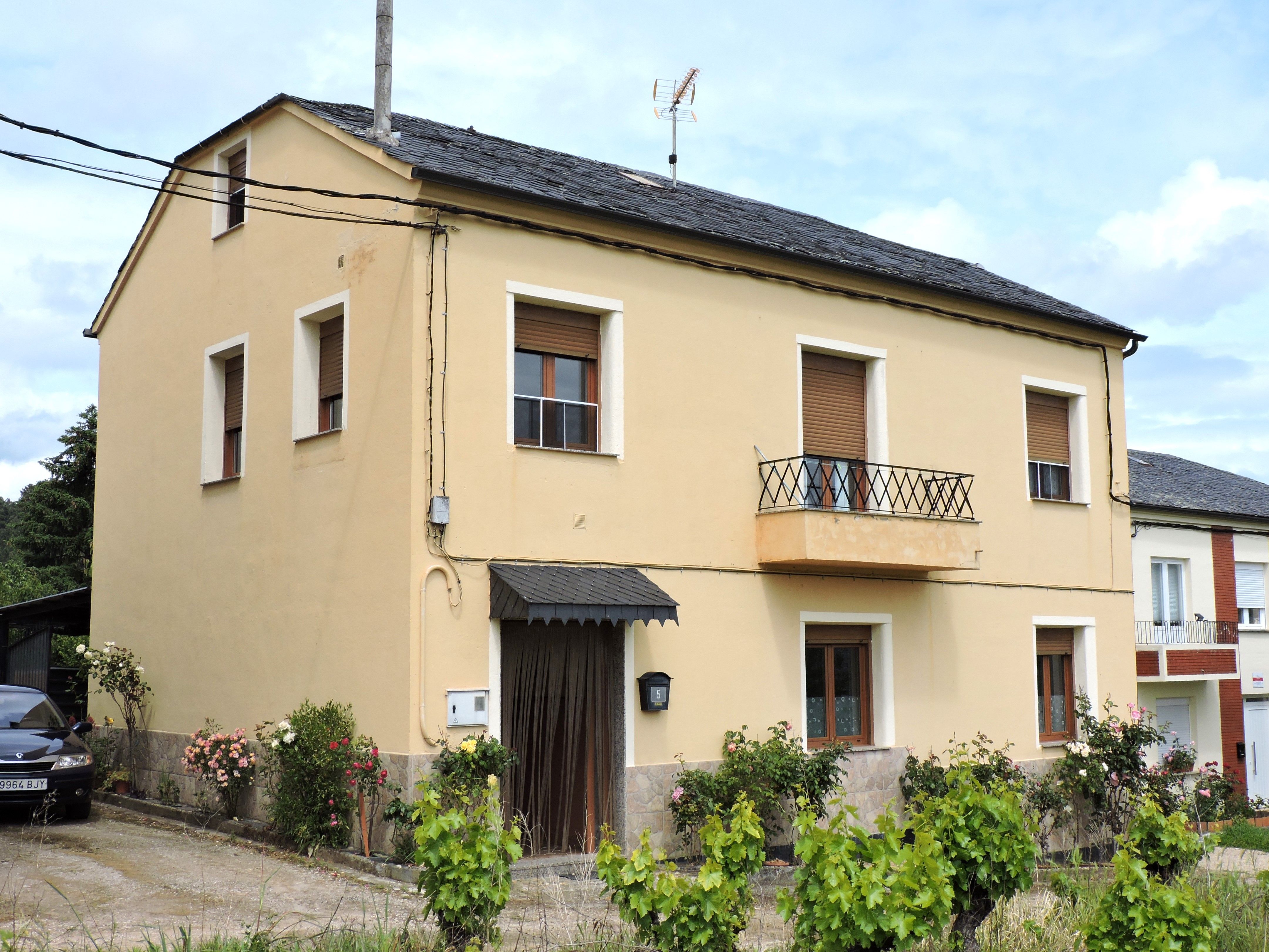 Exterior view of House or chalet for sale in Arganza  with Private garden, Parquet flooring and Storage room