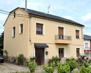 Vista exterior de Casa o xalet en venda en Arganza amb Jardí privat, Parquet i Traster