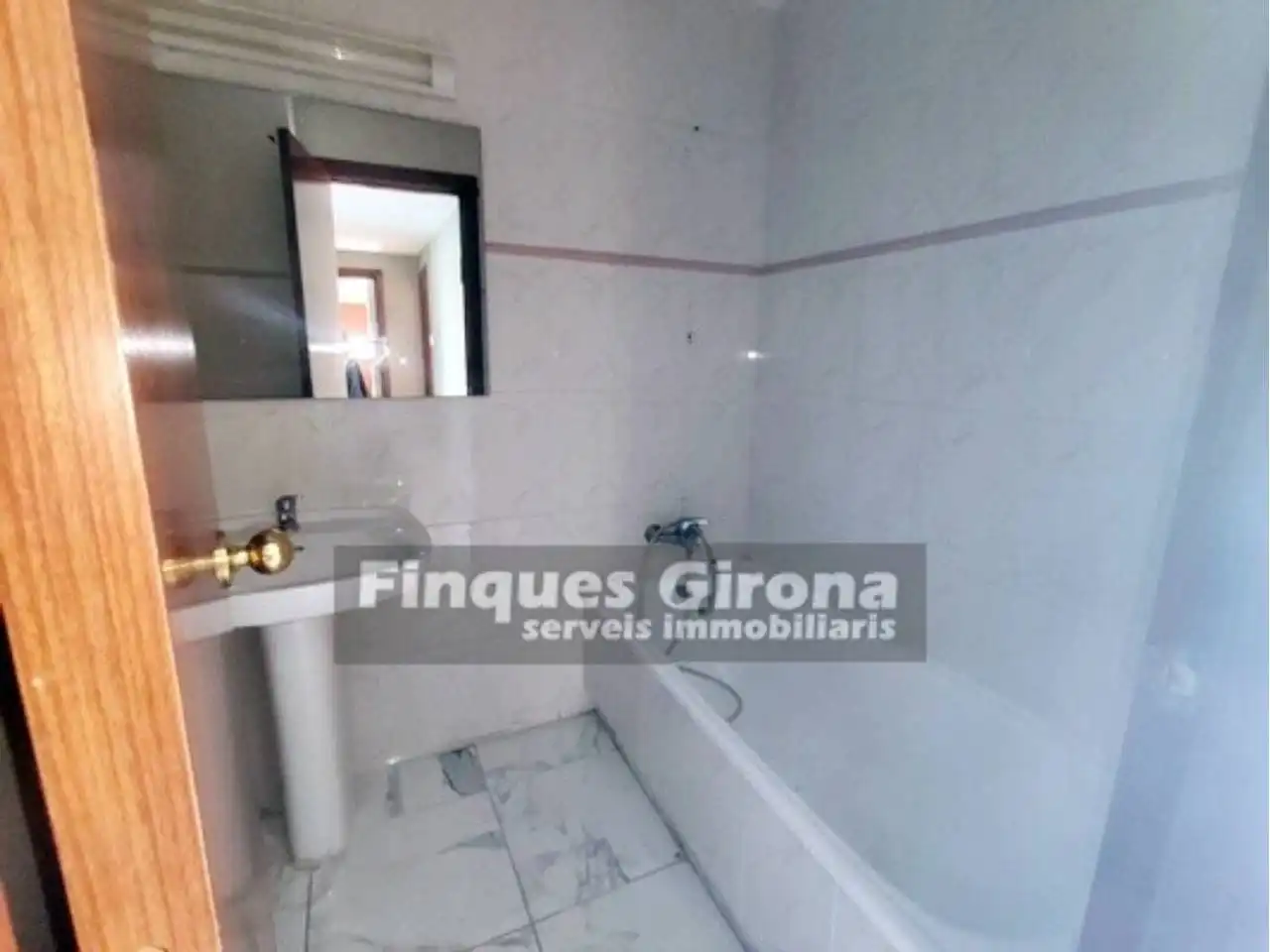 Bedroom of Flat for sale in Girona  with Air Conditioner, Balcony and Community pool