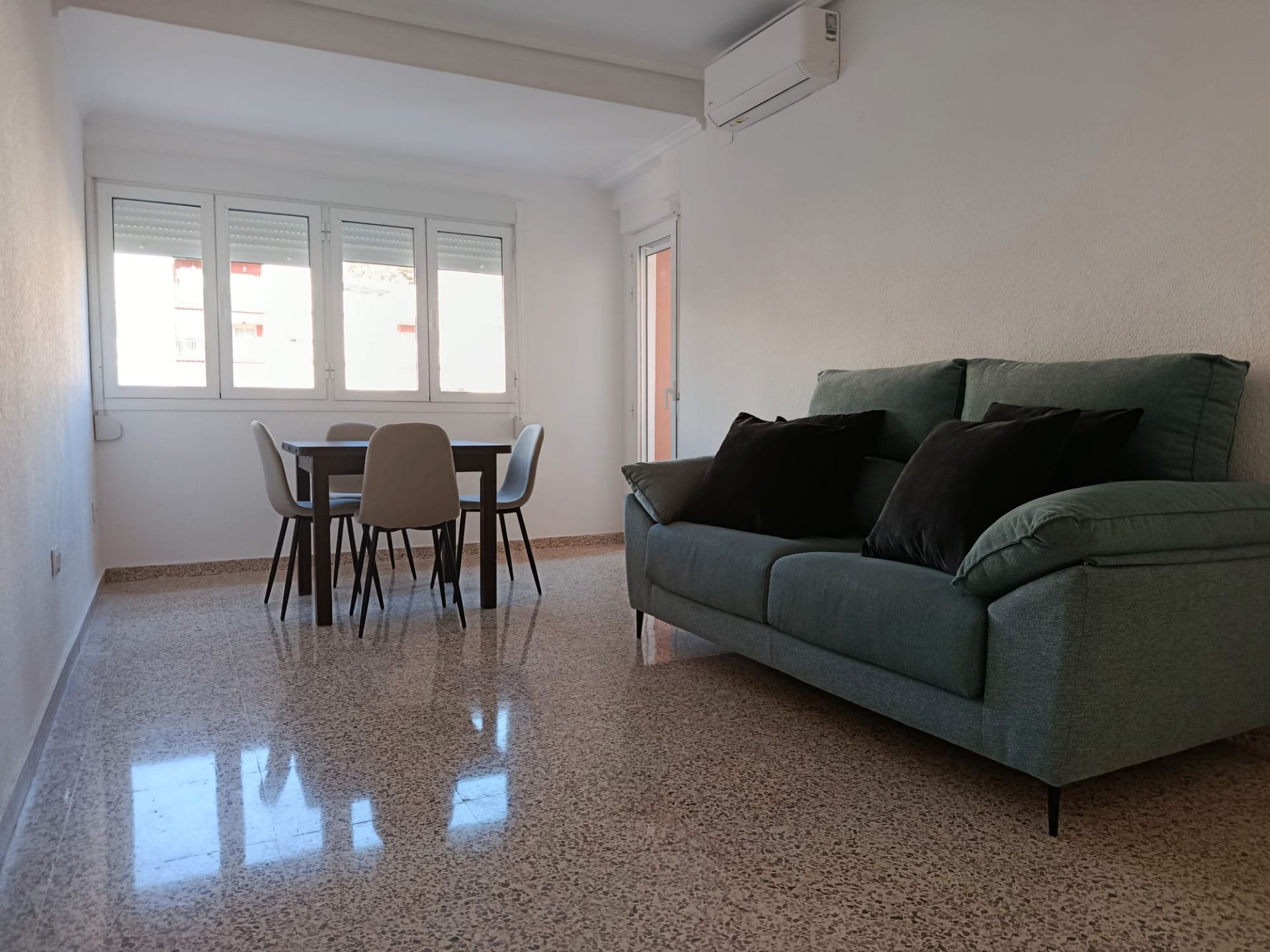 Living room of Flat to rent in Buñol  with Air Conditioner, Furnished and Balcony