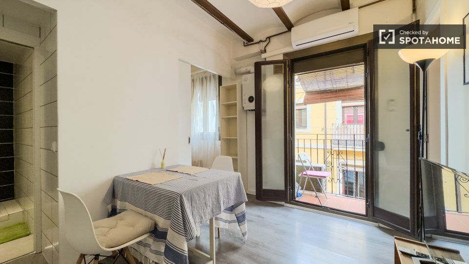 Habitación de Piso de alquiler en  Barcelona Capital con Aire acondicionado, Calefacción y Amueblado