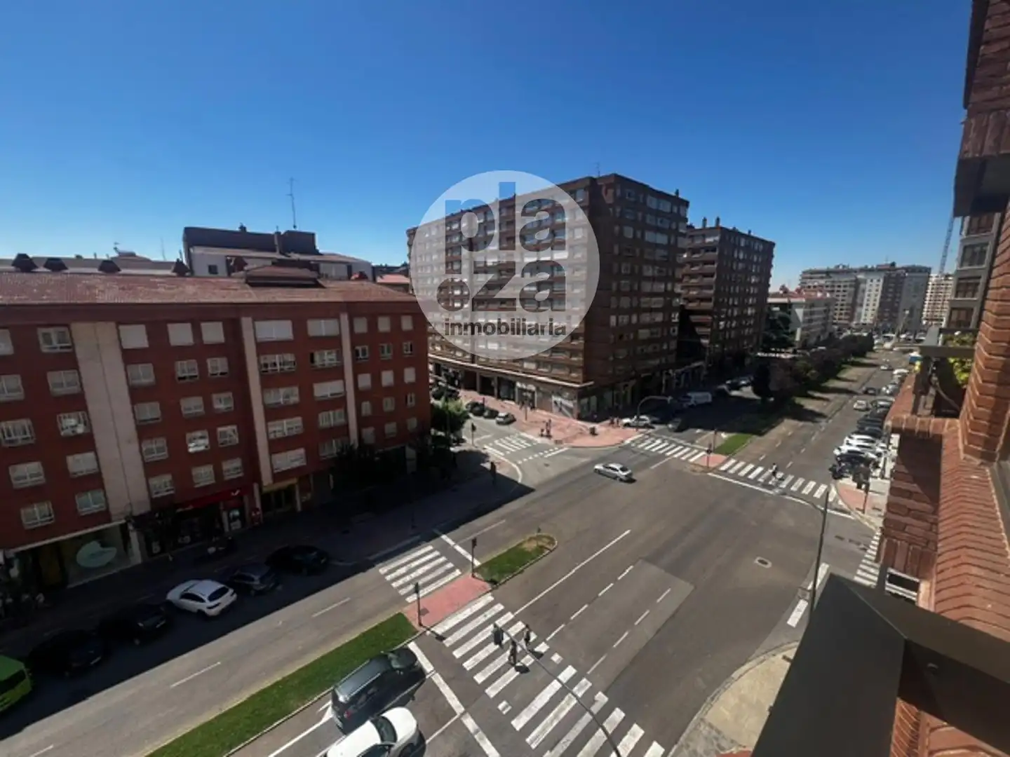 Außenansicht von Wohnung zur Miete in Burgos mit Heizung, Terrasse und Abstellraum