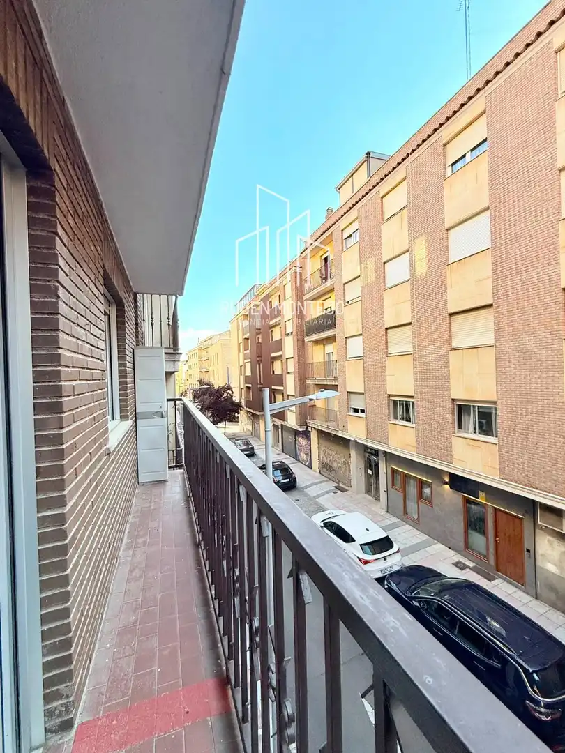 Vista exterior de Piso de alquiler en Salamanca con Calefacción, Terraza y Amueblado