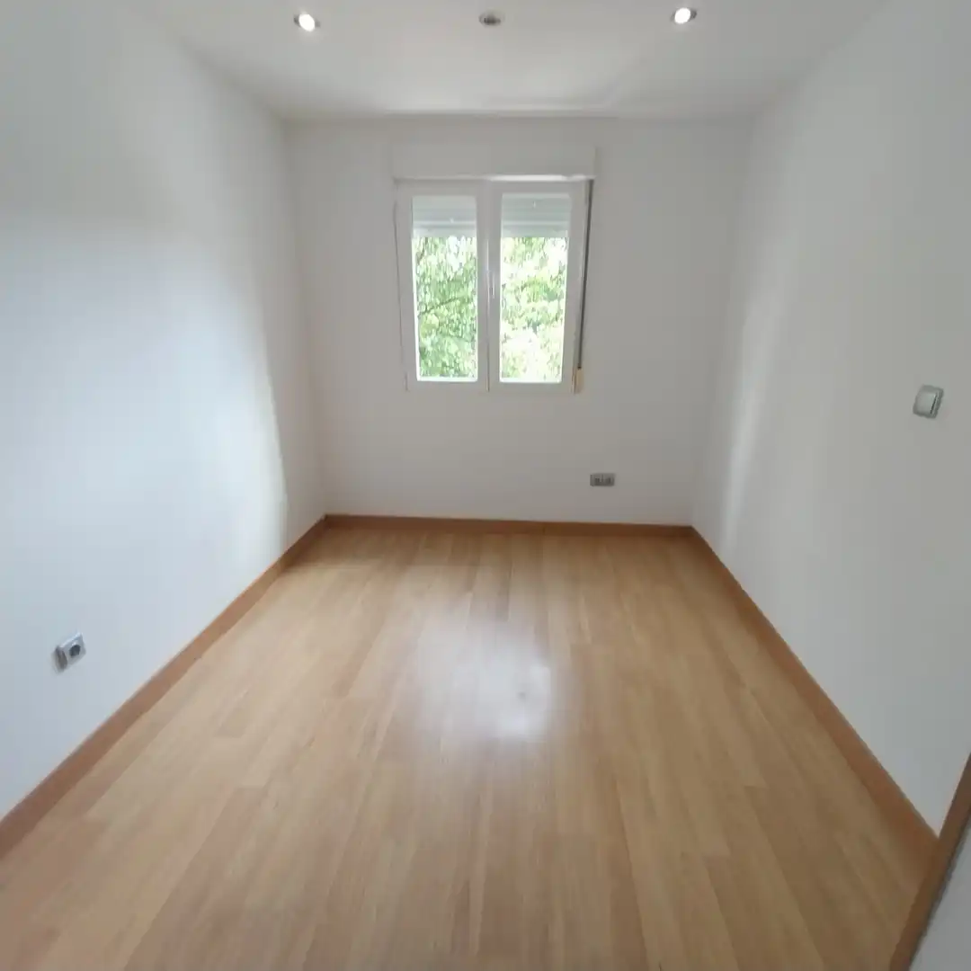 Bedroom of Flat for sale in Valladolid  with Heating, Parquet flooring and Terrace