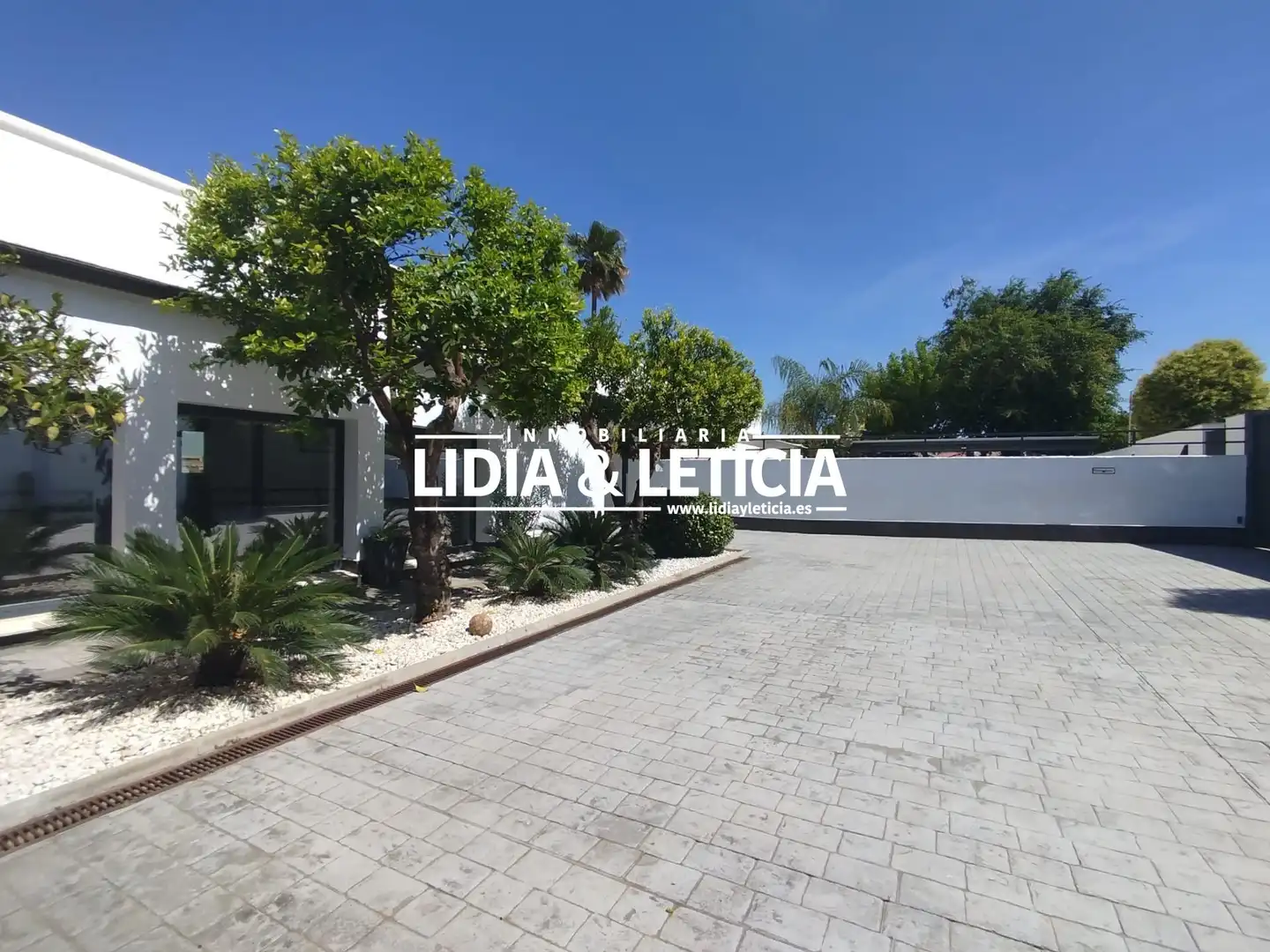 Vista exterior de Casa o xalet en venda en Alcalá de Guadaira