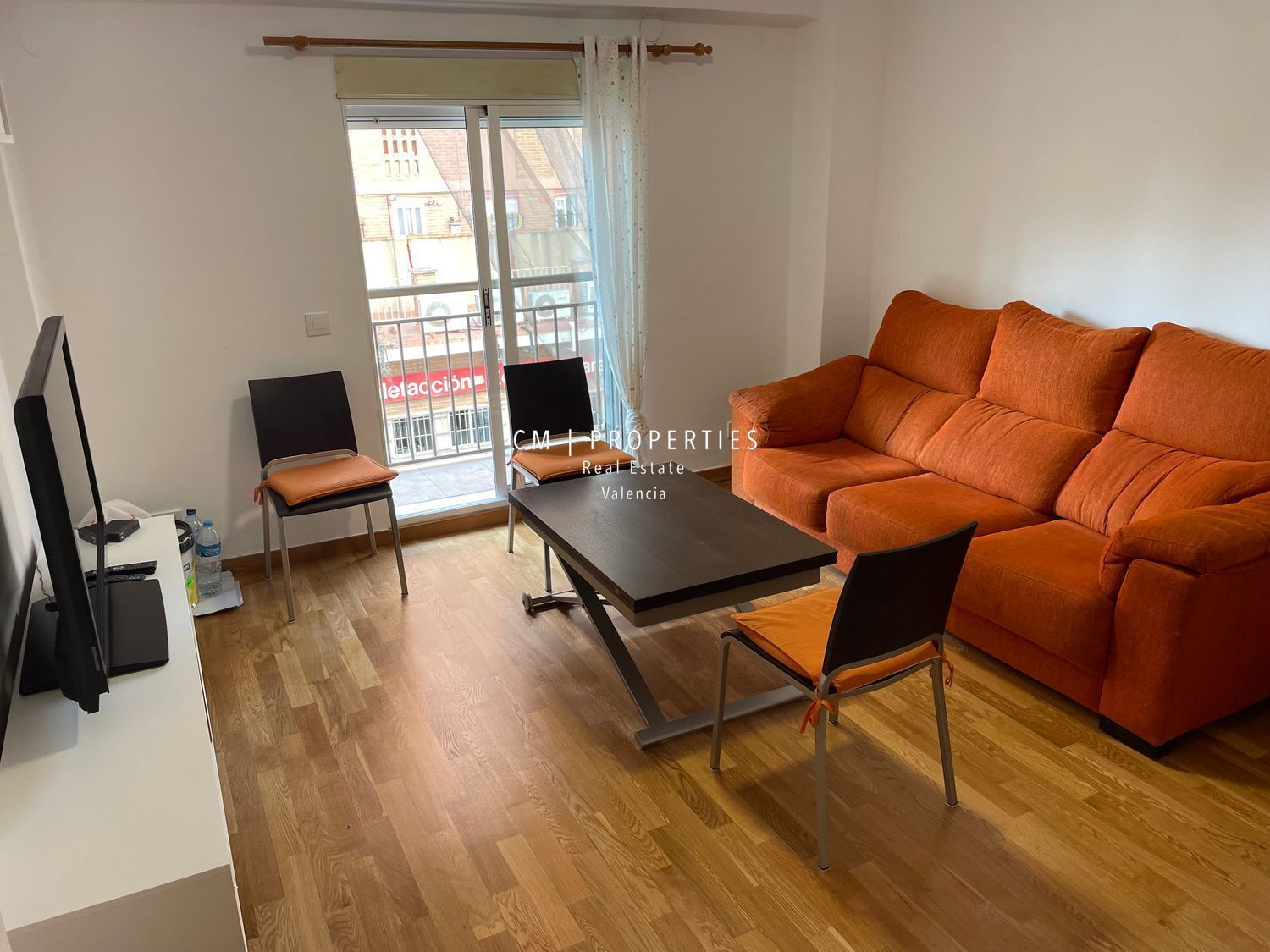 Living room of Flat to rent in  Valencia Capital  with Heating, Terrace and Furnished
