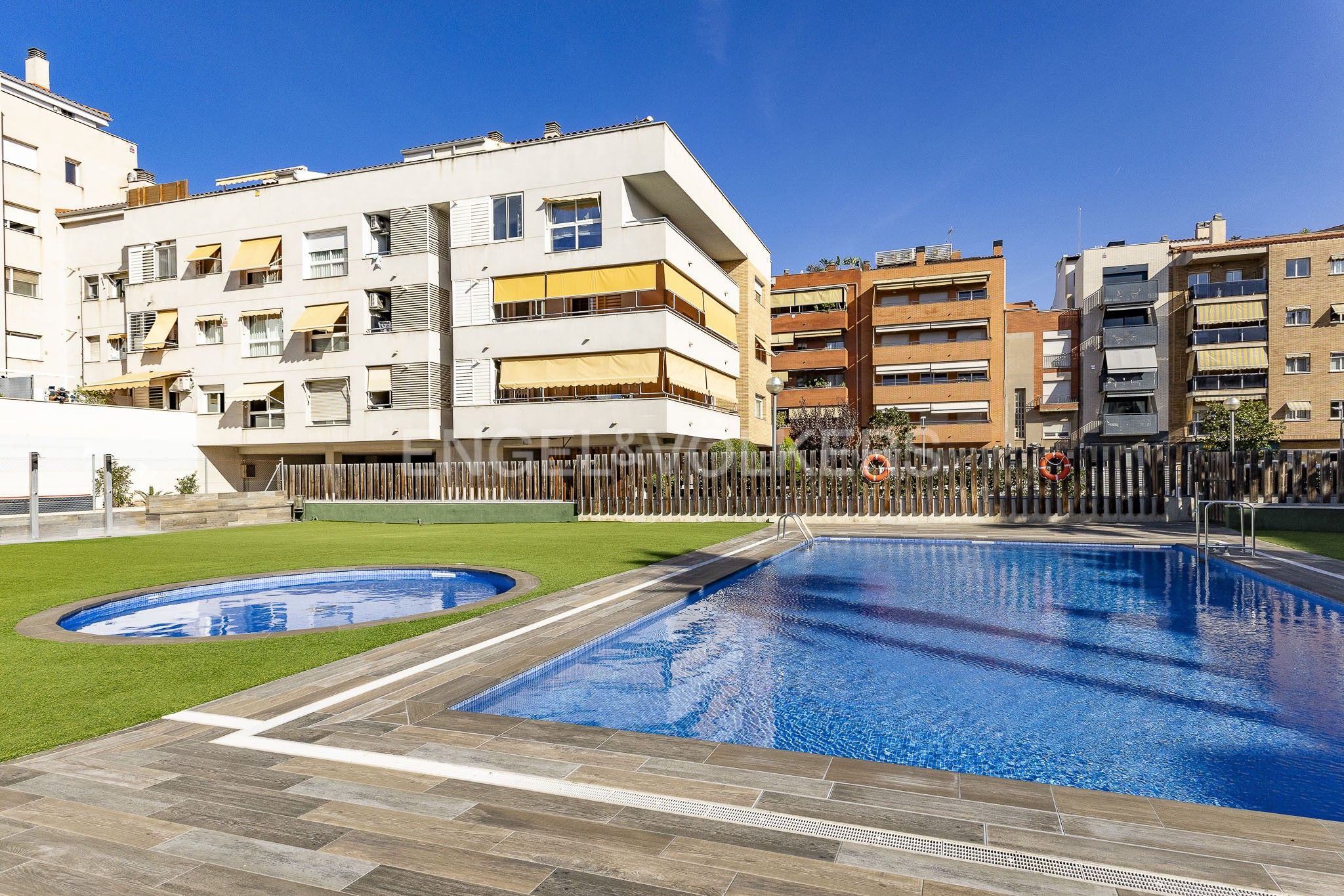 Swimming pool of Flat to rent in Sant Joan Despí  with Air Conditioner, Heating and Parquet flooring