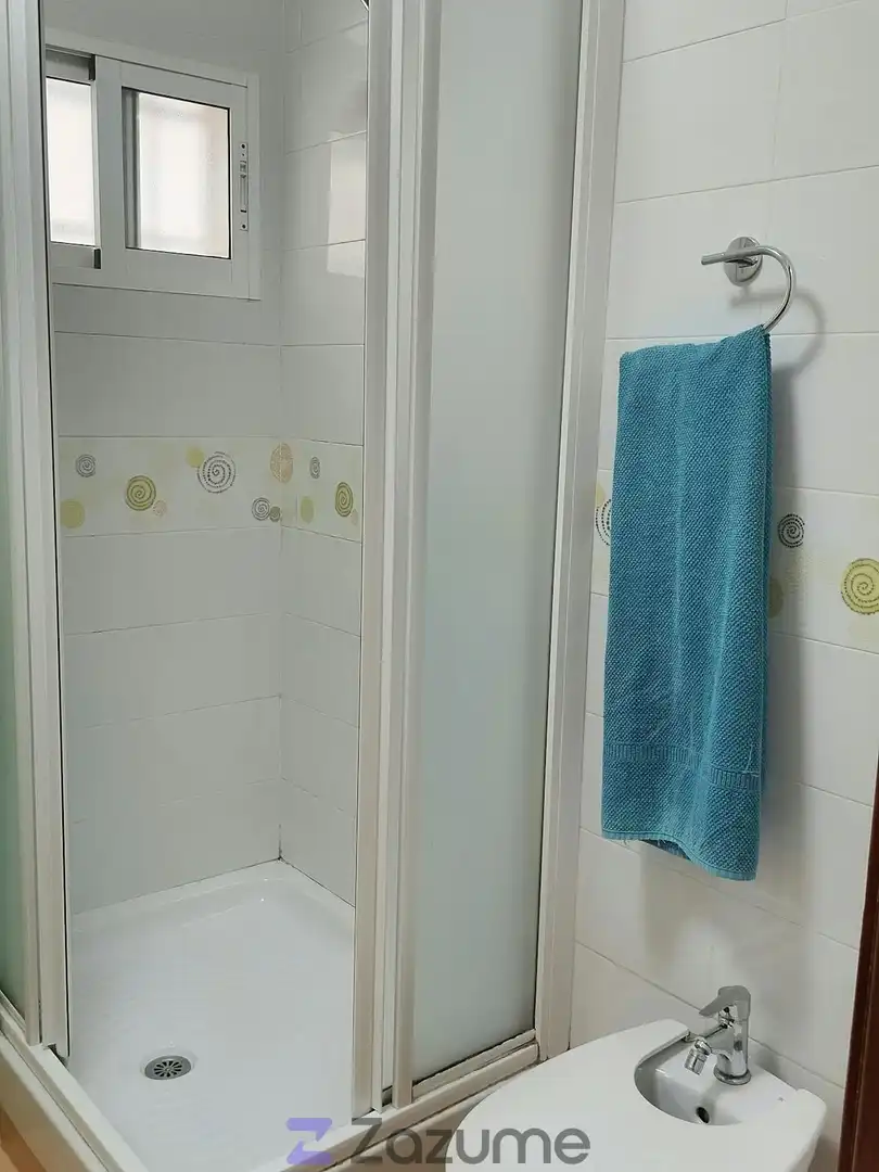 Badezimmer von Wohnung zur Miete in Sevilla mit Klimaanlage, Heizung und Möbliert