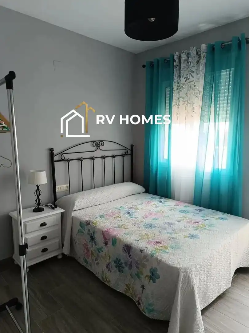 Schlafzimmer von Einfamilien-Reihenhaus zur Miete in Cáceres mit Heizung, Terrasse und Möbliert