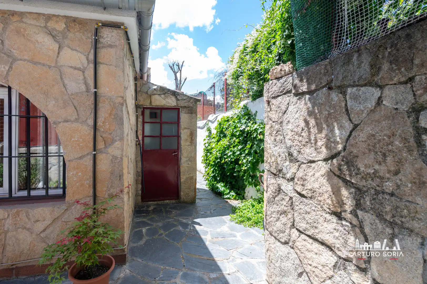 Vista exterior de Casa o chalet en venta en Madrid con Calefacción y Jardín privado