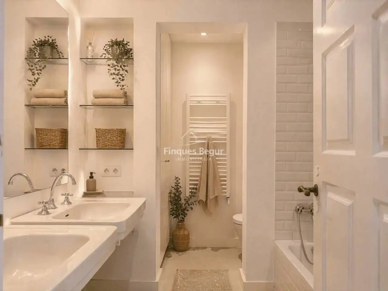 Bathroom of Apartments for sale in Begur  with Air Conditioner, Heating and Terrace