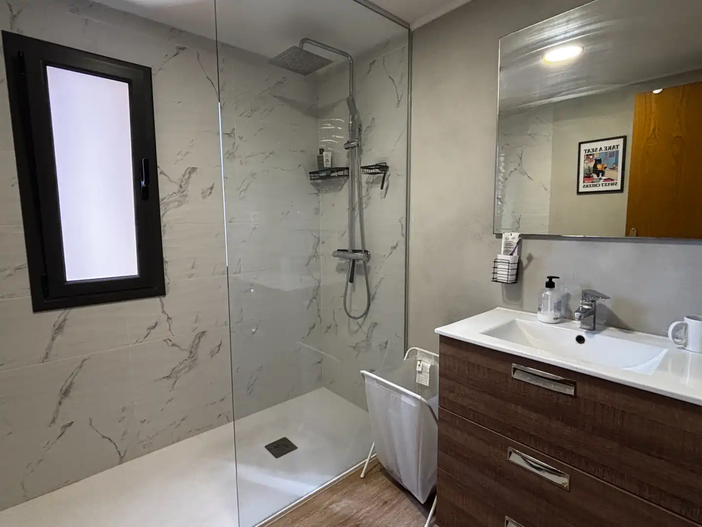 Bathroom of Flat for sale in Terrassa  with Air Conditioner, Heating and Parquet flooring