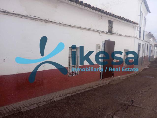 Casa adosada en Venta en Valverde de Llerena