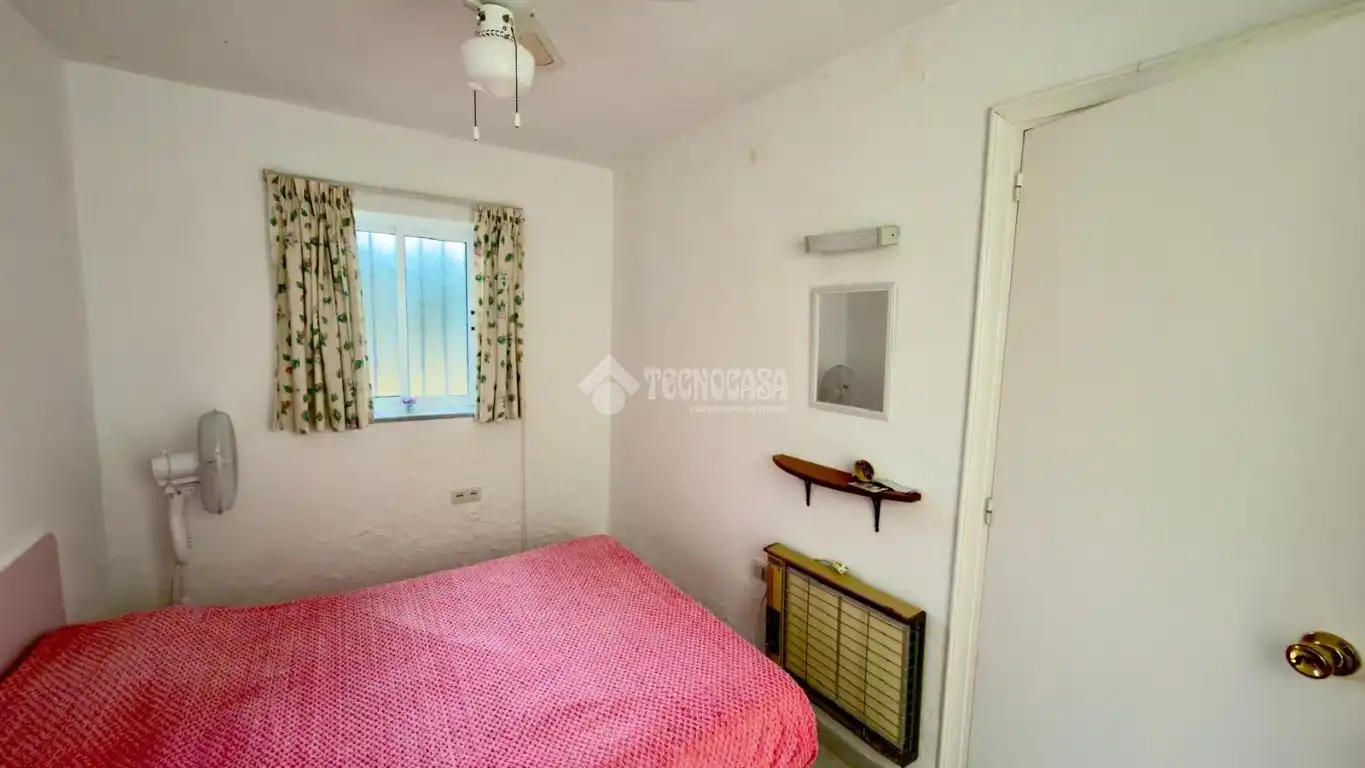 Habitación de Casa adosada en venta en Los Barrios con Aire acondicionado, Calefacción y Balcón