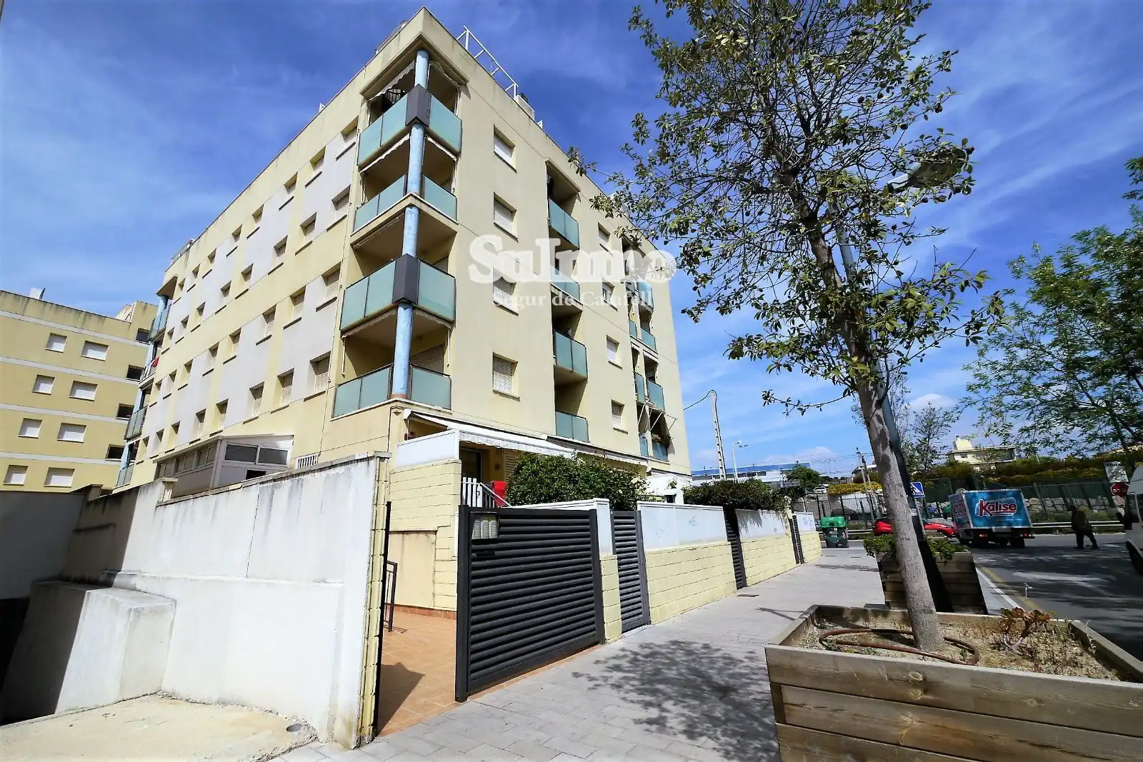 Vista exterior de Pis en venda en Calafell amb Aire condicionat, Terrassa i Piscina