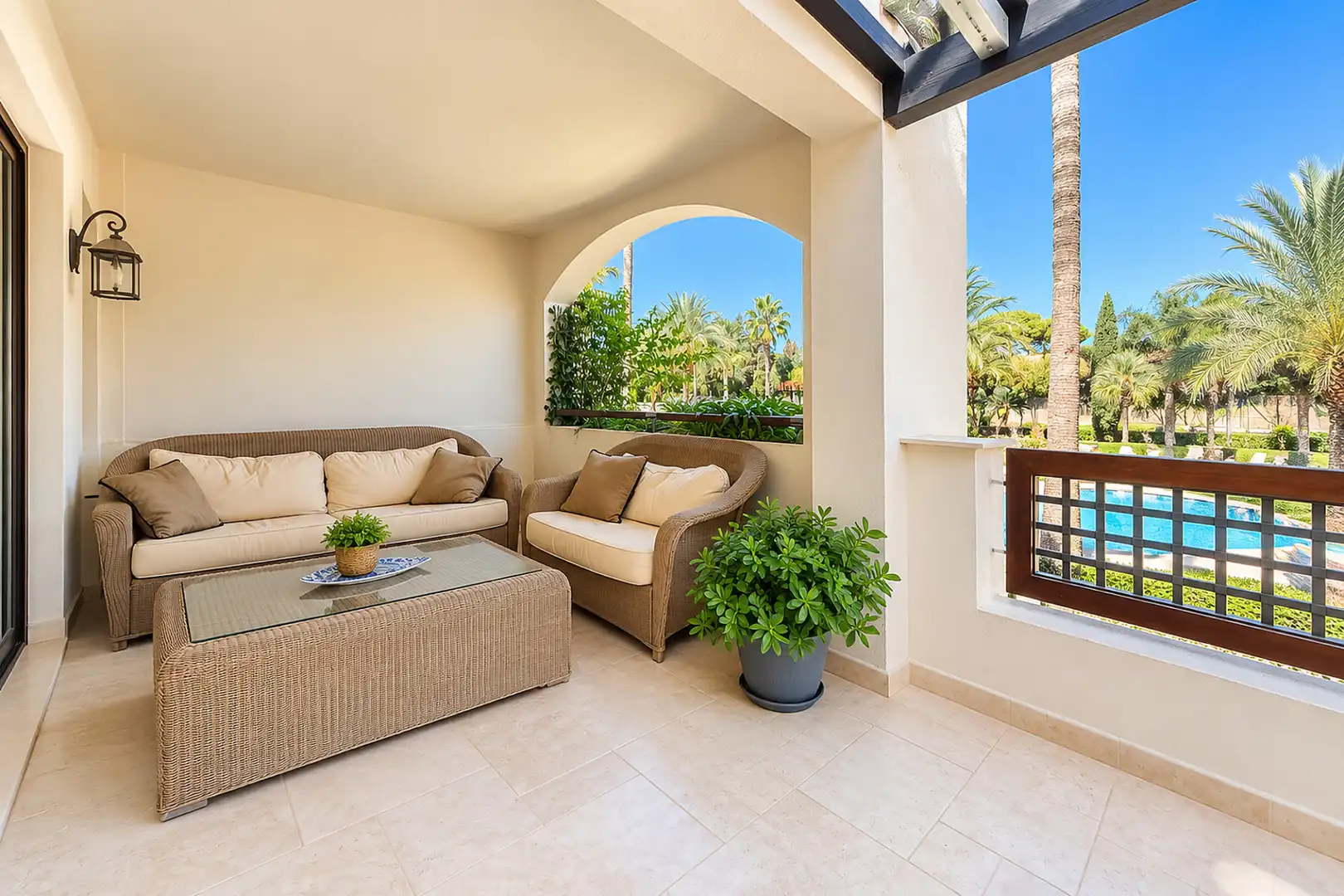 Terrasse von Wohnungen zum Verkauf in Marbella mit Klimaanlage, Terrasse und Schwimmbad