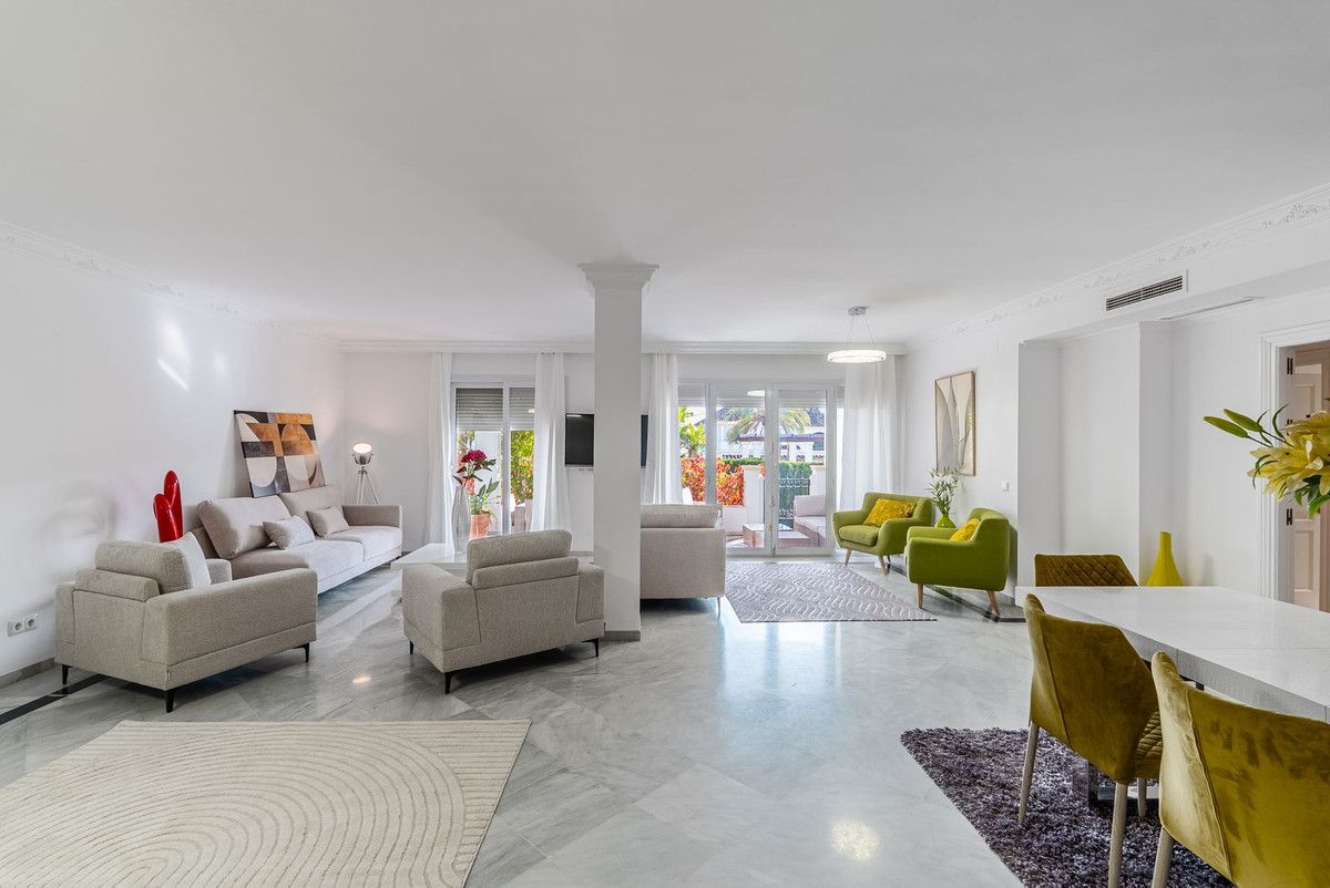 Living room of Planta baja for rent in Marbella  with Air Conditioner, Private garden and Terrace