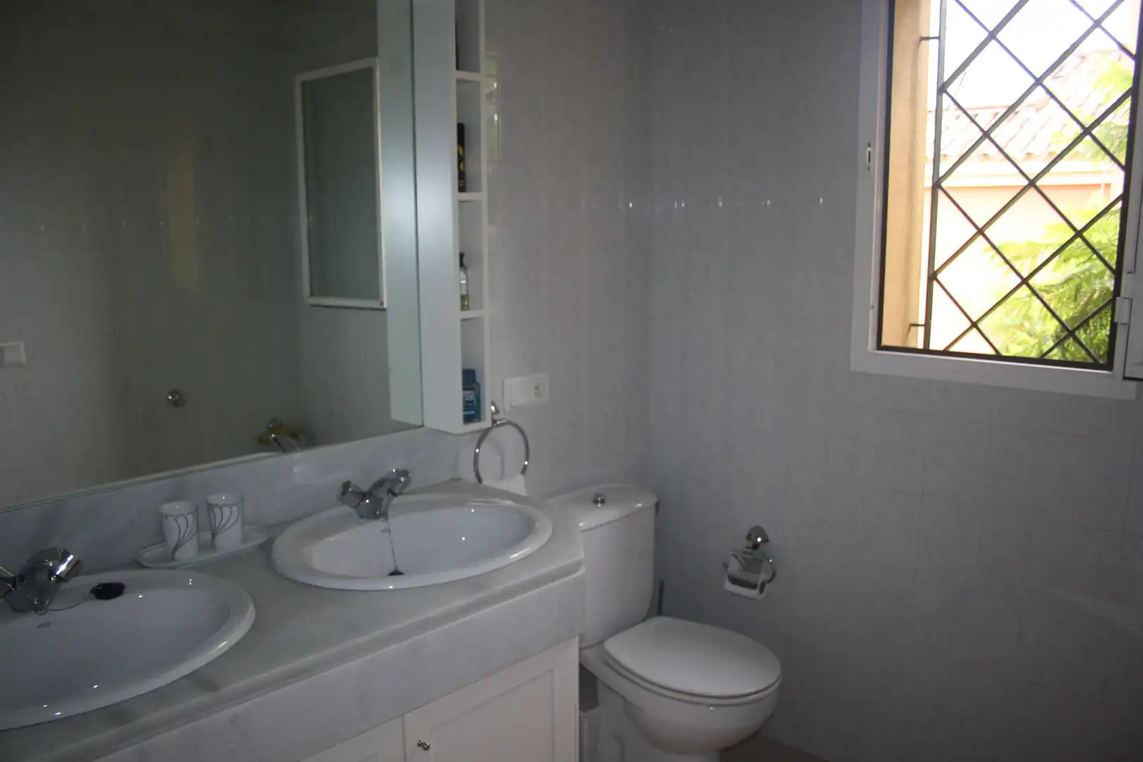 Baño de Casa o chalet de alquiler en Algeciras con Jardín privado, Terraza y Piscina