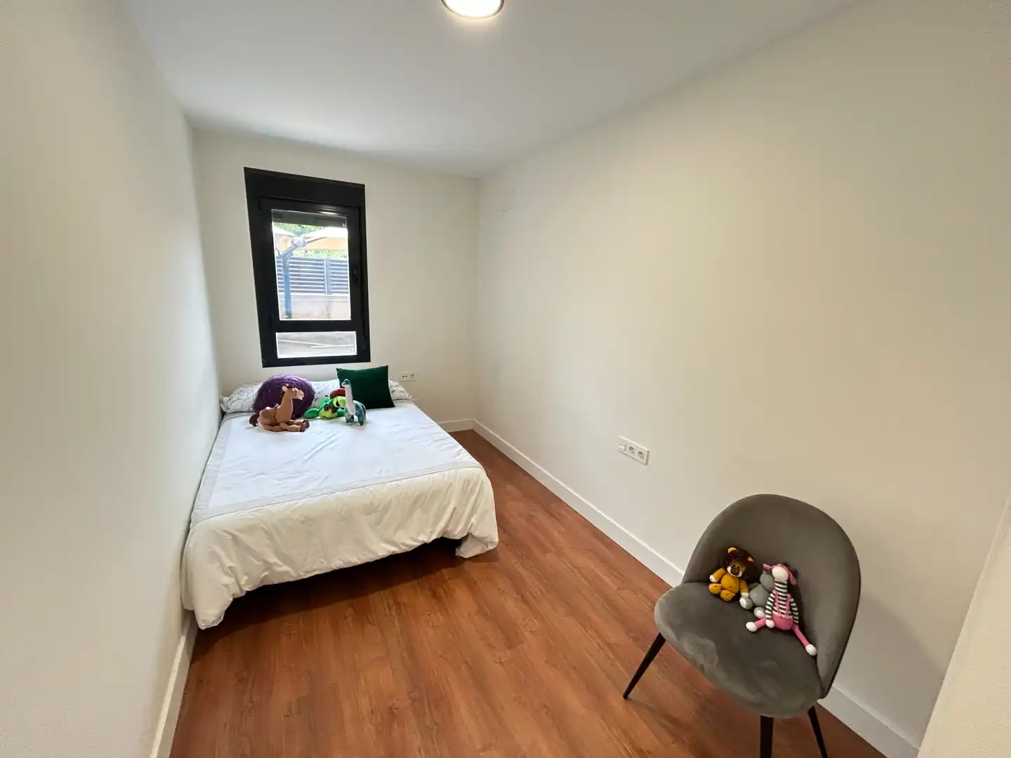 Habitación de Planta baja en venta en Almería con Aire acondicionado, Calefacción y Jardín privado