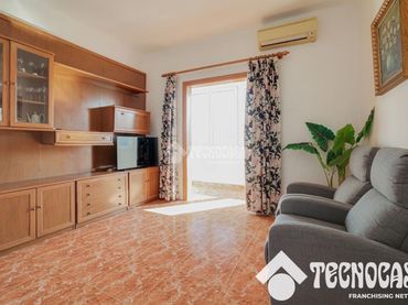 Penthouse with balcony for sale in Carrer de Padilla