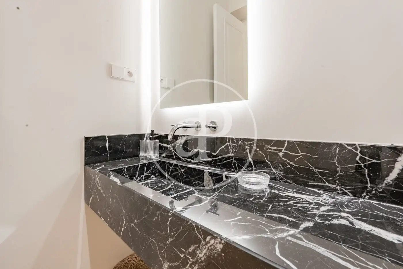 Badezimmer von Wohnung zum Verkauf in Madrid mit Klimaanlage, Heizung und Balkon