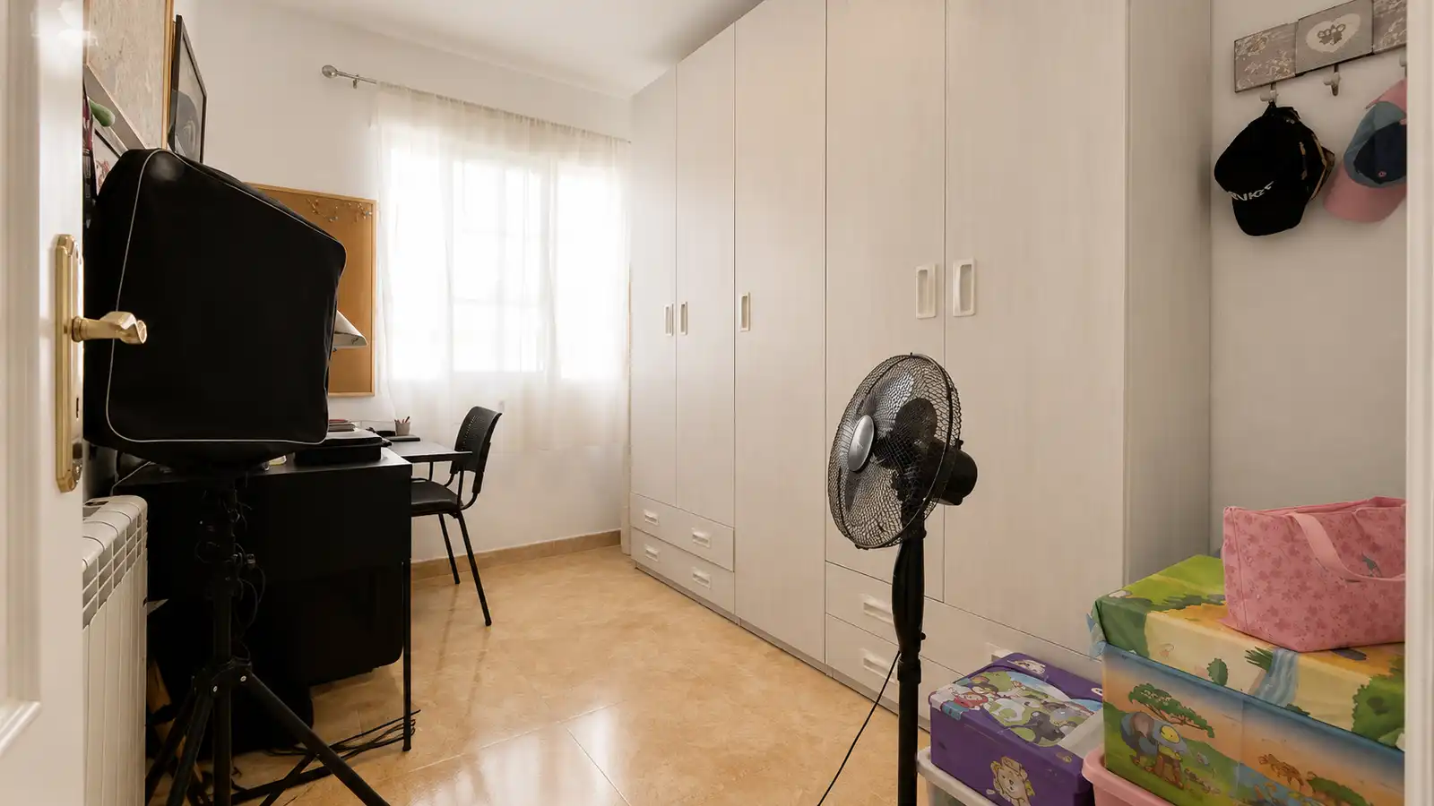 Schlafzimmer von Haus oder Chalet zum Verkauf in Santa Pola mit Klimaanlage, Heizung und Gemeinschaftspool