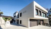 Vista exterior de Casa o xalet en venda en Castelldefels amb Aire condicionat, Terrassa i Piscina