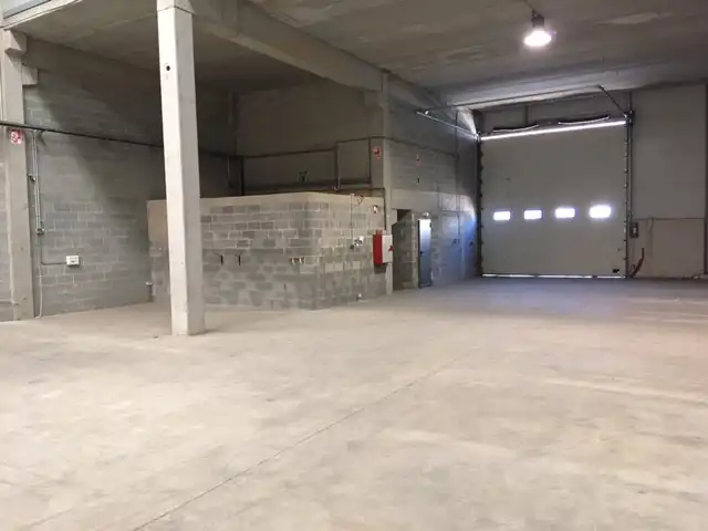 Fabrikhallen zur Miete in Salt