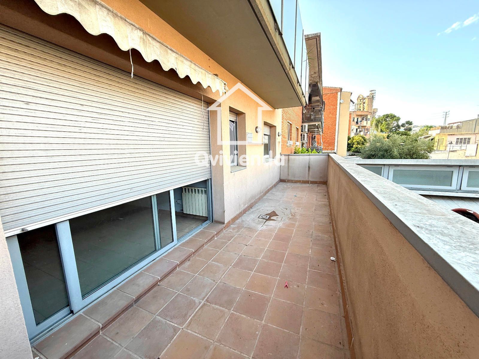 Vista exterior de Pis en venda en Montcada i Reixac