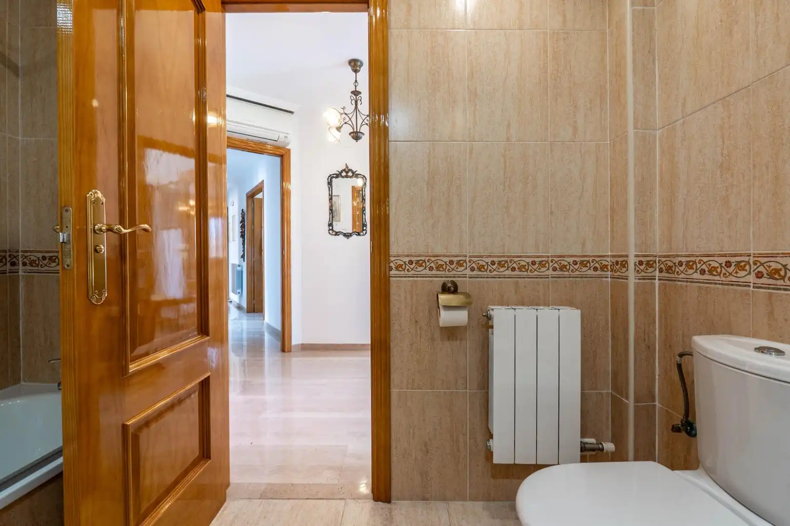 Bathroom of Flat for sale in Granada  with Air Conditioner, Heating and Terrace